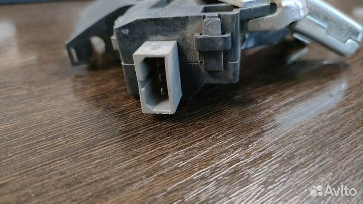 Замок багажника Audi A8 D3 6.0 BHT 2008