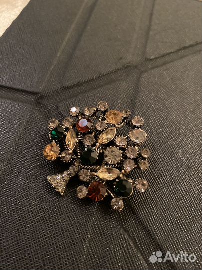 Брошь дерево с камнями