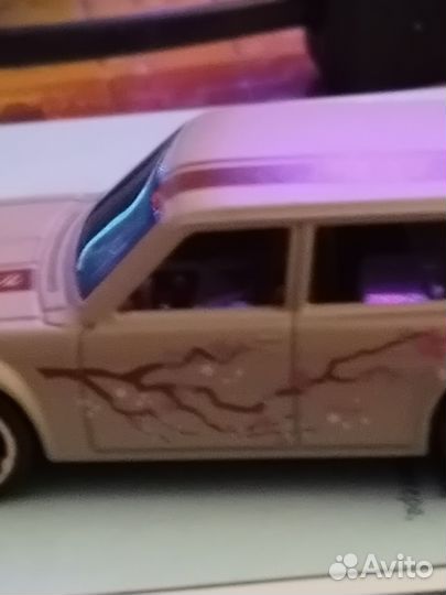 Машинка hot wheels
