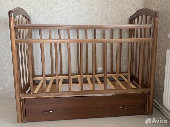 Детская кровать с продольным маятником