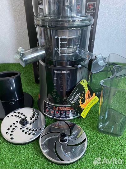 Соковыжималка шнековая Redmond RJ-912S