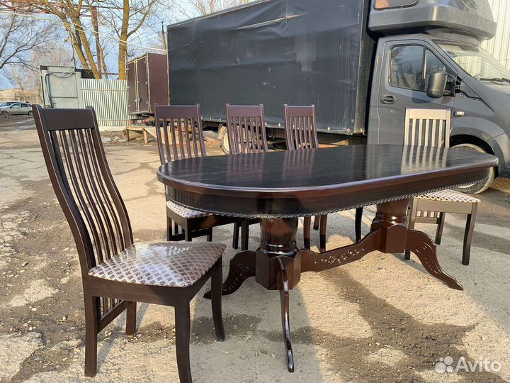 Стол и стулья