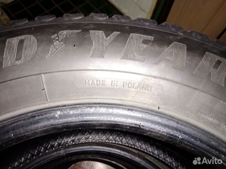 Goodyear Ultragrip Ice Arctic 215/65 R16