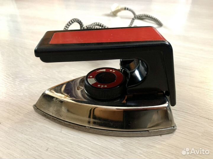 Утюг дорожный