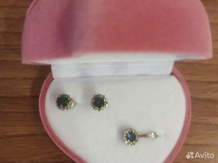 Серебряный набор с голубыми топазами