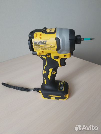 Ударный винтоверт Dewalt DCF 850