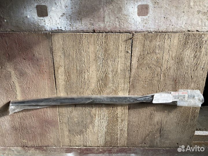 Уплотнитель стекла пер правой двери toyota yaris 2