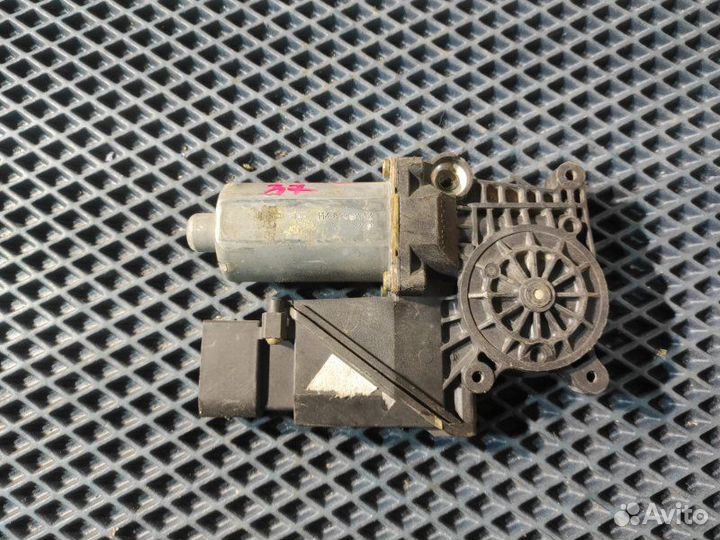 Мотор стеклоподъемника задний левый Mercedes-Benz