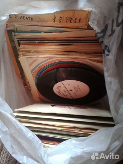 Проигрыватель пластинок СССР и пластинки