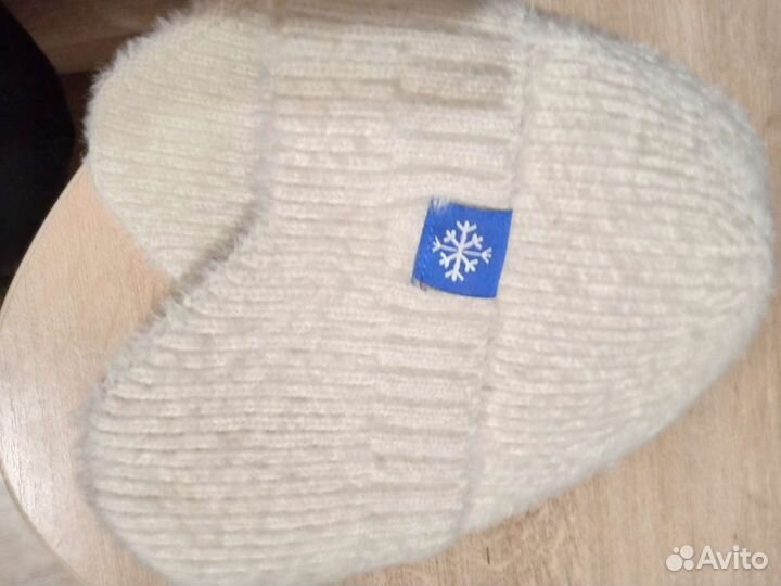 Шапка с ушками вязаная с пухом. Новая