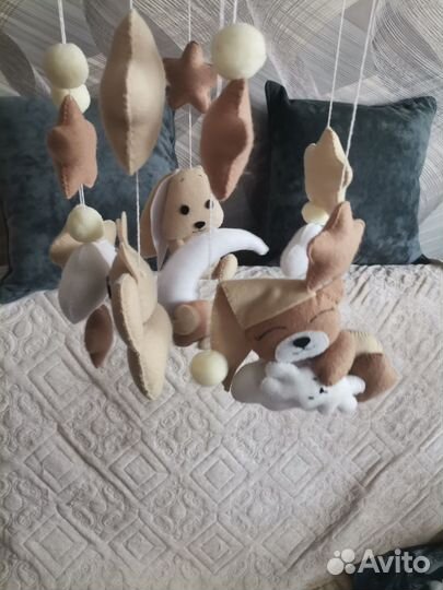 Мобиль на кроватку из фетра