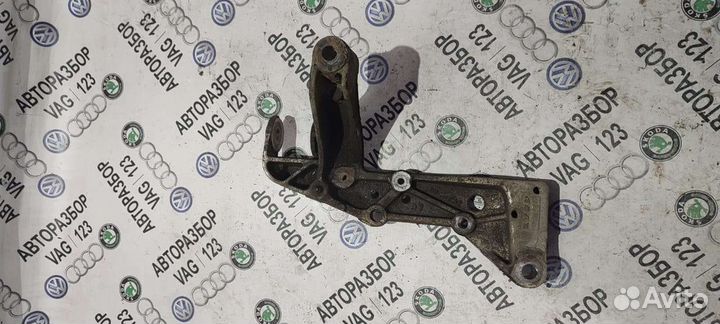 Кронштейн рычага Фольксваген Гольф 6