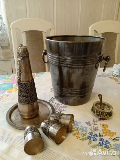 Столовые приборы, предметы сервировки из мельхиора