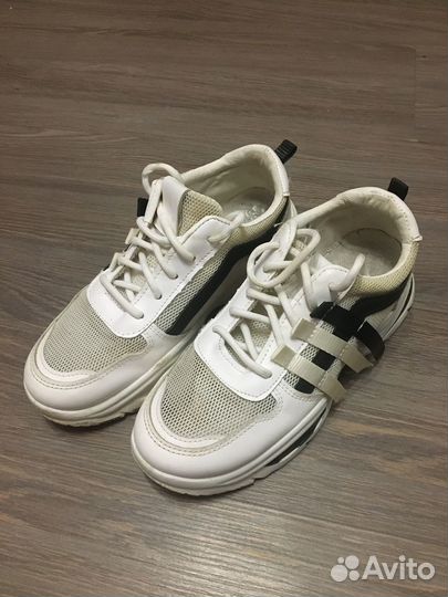 Кроссовки женские