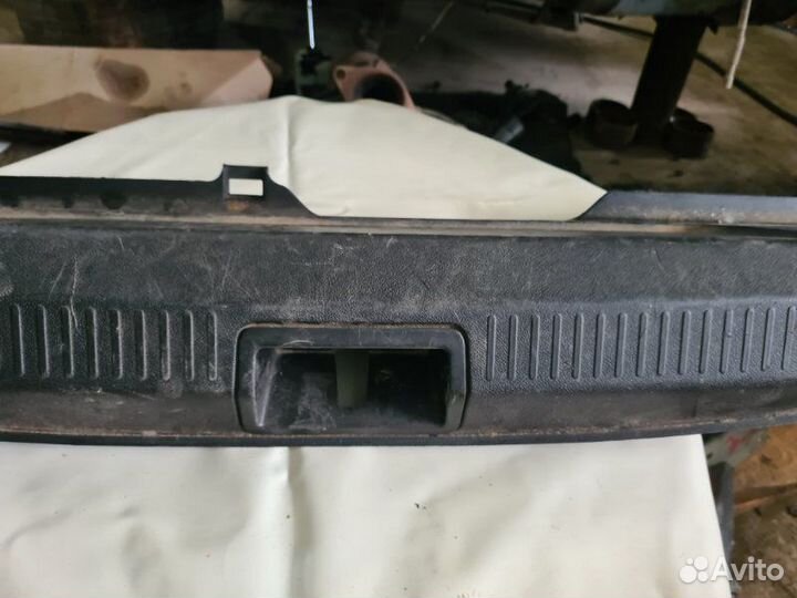 Накладка замка багажника Renault Fluence седан M4R