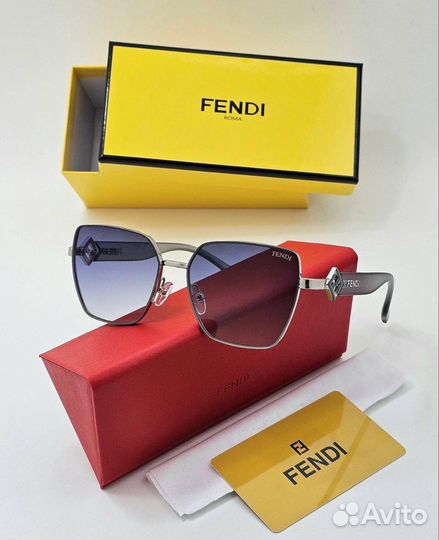 Солнцезащитные очки Fendi