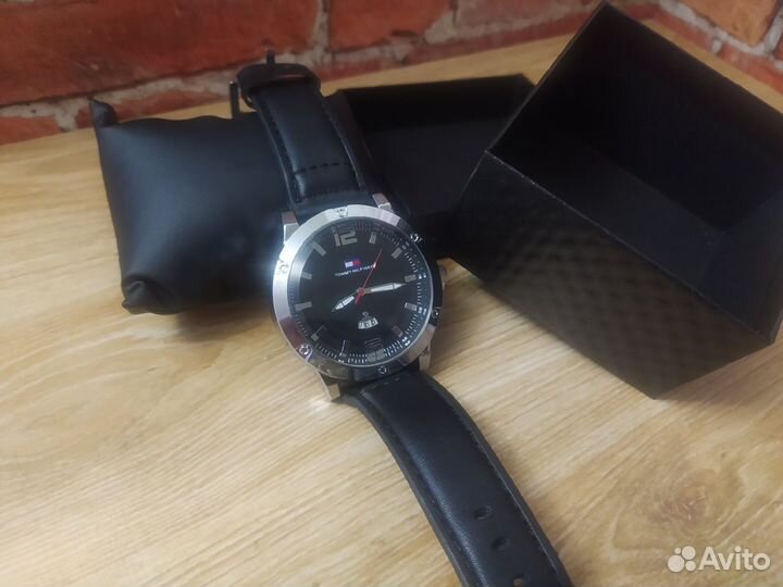 Часы Tommy Hilfiger