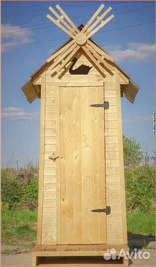 Уличный туалет с декором CAO