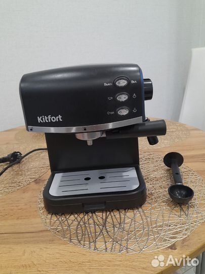 Кофеварка рожковая Kitfort KT-718, черный