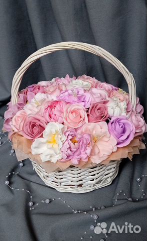 Цветы в корзине