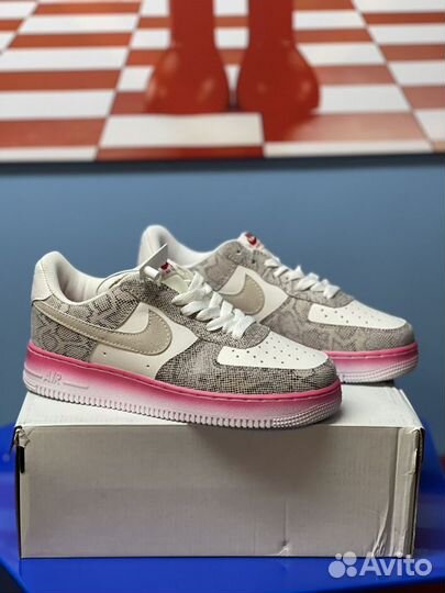 Nike Air Force 1 wmns our force