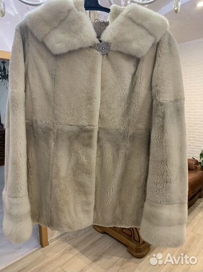 Шуба из меха бобра с отделкой из норки