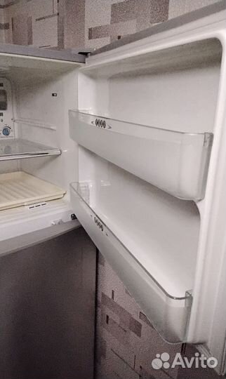 Холодильник Sharp model : SJ-P641N-SL