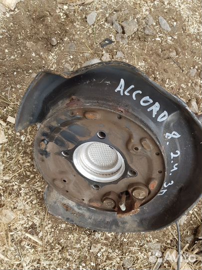Кулак задний левый Honda Accord 8