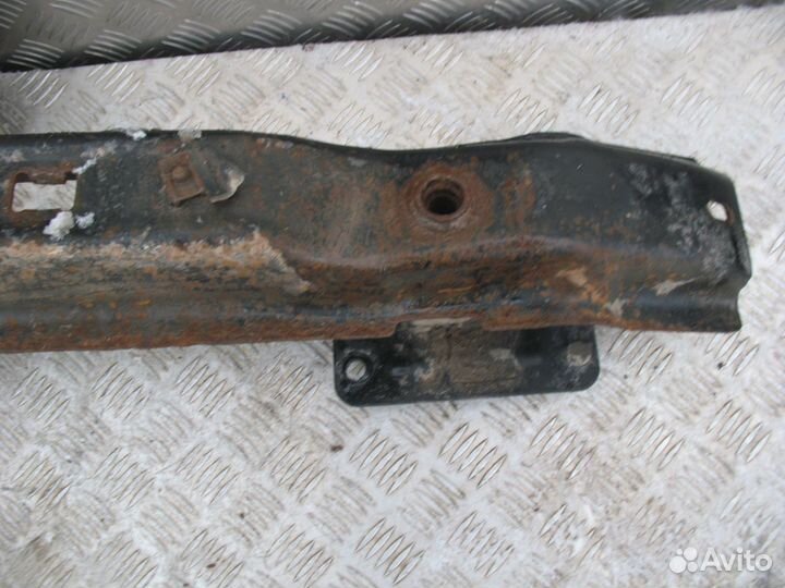 Усилитель заднего бампера Volkswagen Caddy 3 2007г