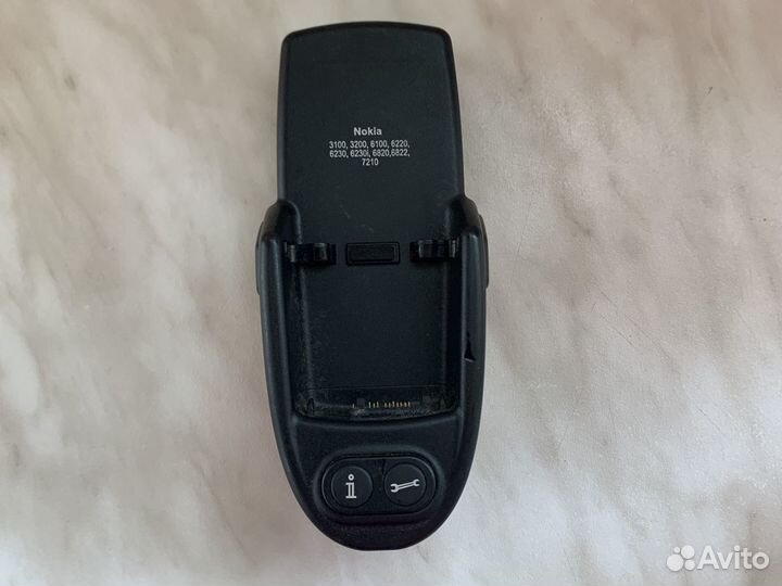 Зарядное устройство для телефона на Фольксваген