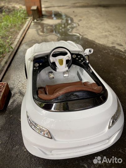 Машина для детей на аккумуляторе