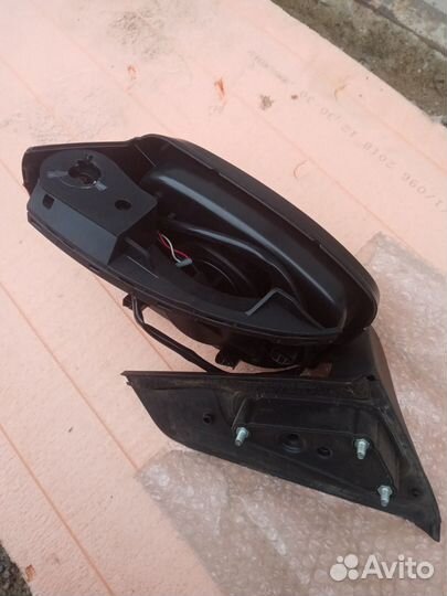 Правое зеркало Suzuki SX4