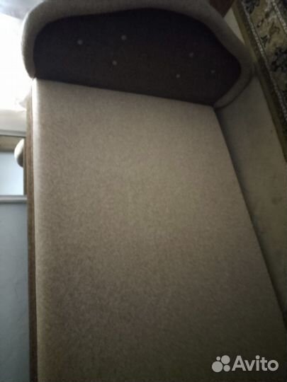 Кровать с мягким изголовьем