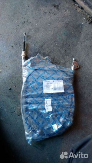 Продам тросик ручного тормоза Toyota Auris 2007г