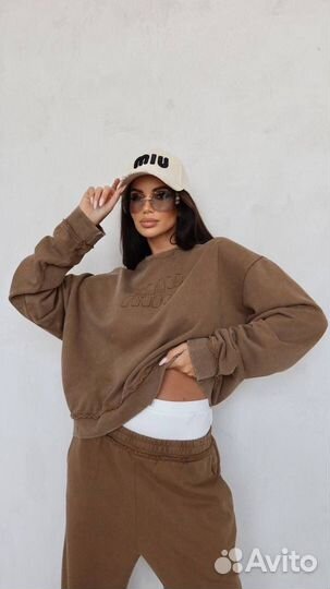 Стильный костюм miu miu (тренд 2025)