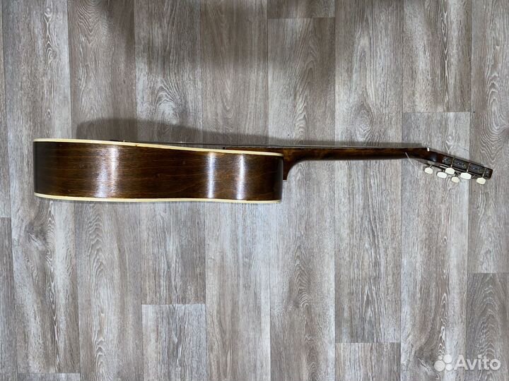 Акустическая гитара