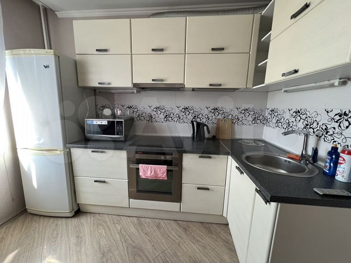 2-к. квартира, 80 м², 8/10 эт.