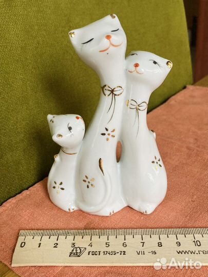 Н14 Фарфоровая фигурка кошачьей семьи