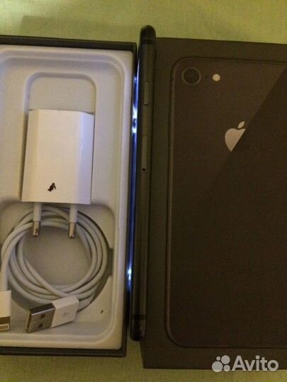 iPhone 8, 64 ГБ