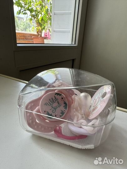 Соски пустышки в наборе lovi в контейнере новые