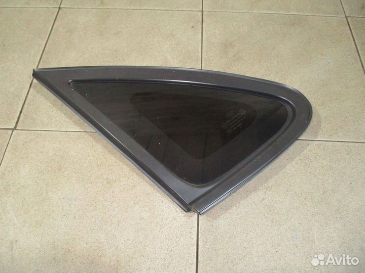 Стекло кузовное глухое левое Hyundai Elantra 4