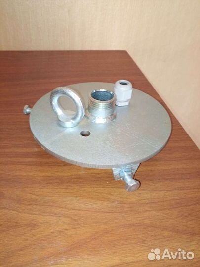 Оголовок для скважины металлический