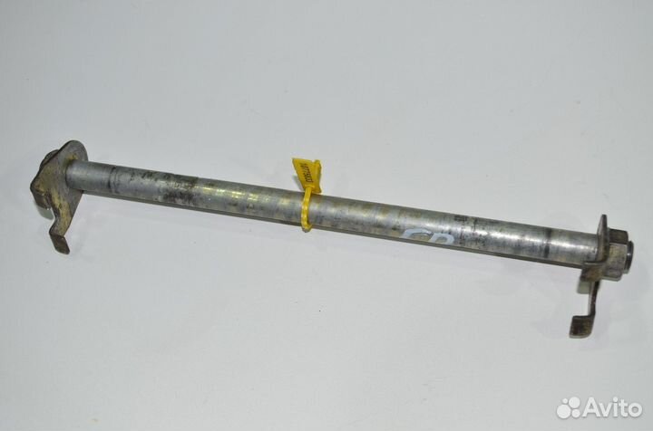 Ось заднего колеса Ducati Monster 400