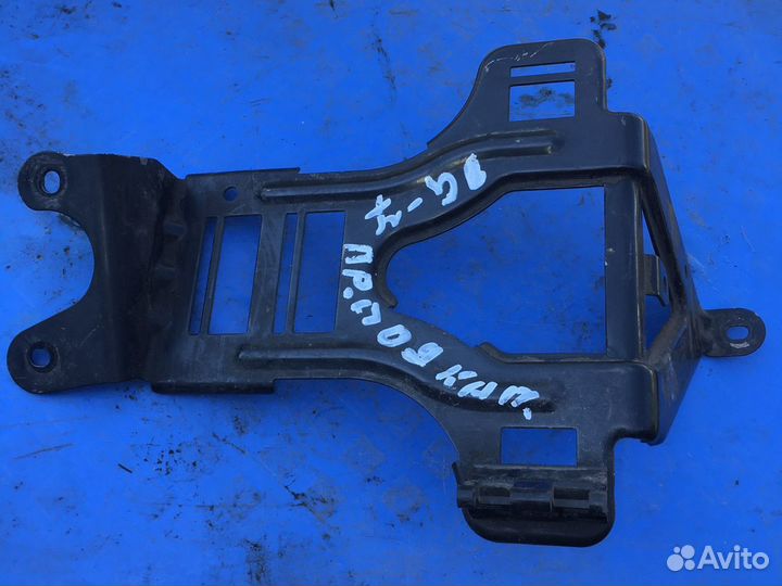 Кронштейн блока управления Audi Q7