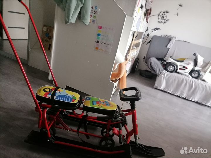 Детский снегокат с колесами для 2х детей