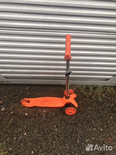 Самокат трехколесный