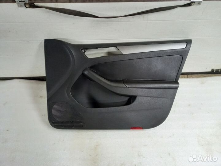 Обшивка двери передней правой Volkswagen Jetta VI