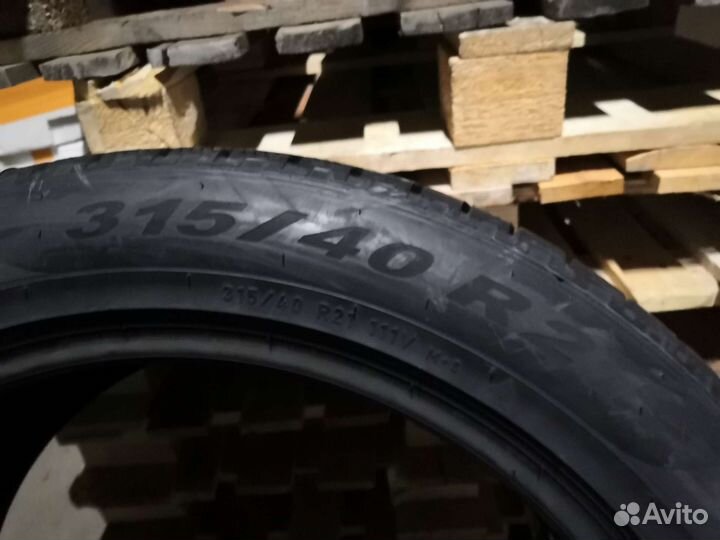 Pirelli Scorpion Winter 275/45 R21 и 315/40 R21 111V