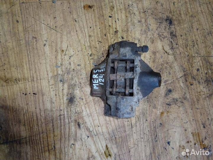 Суппорт задний правый Mercedes Benz W124 1984-1993