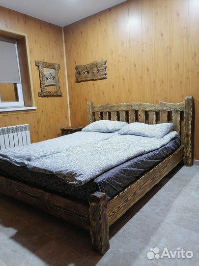 Кровать из массива дерева